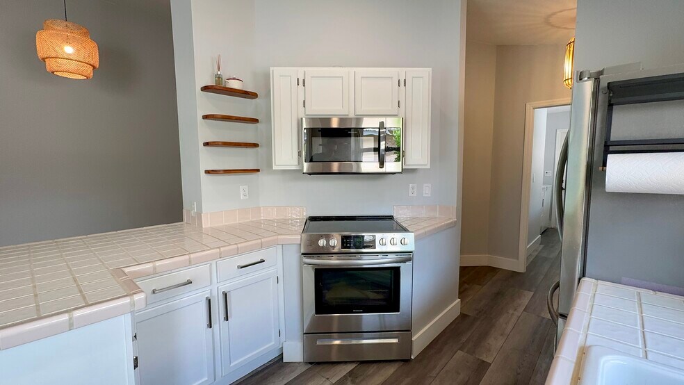 Building Photo - 5465 Grande Palm Cir