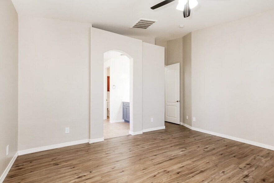 Building Photo - 4132 W Lydia Ln