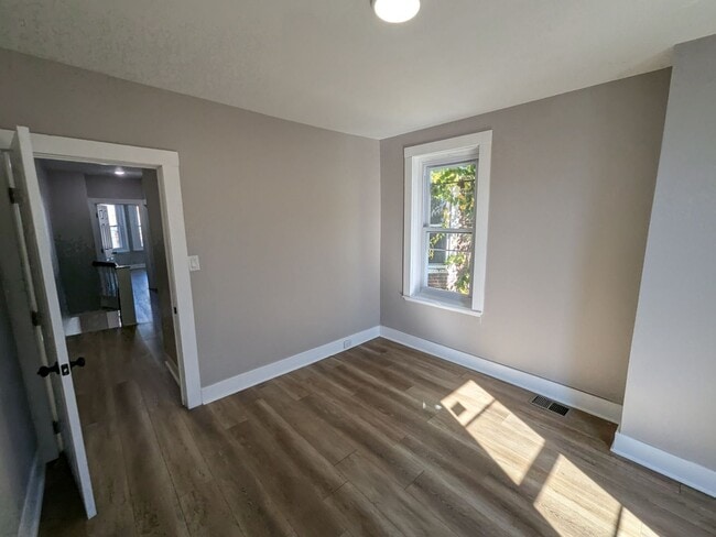 Building Photo - Gorgeous Home - Carroll Park
