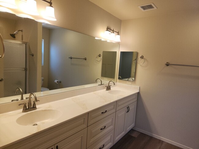 Building Photo - Newer 2 bed / 2 Bath Site Built Home