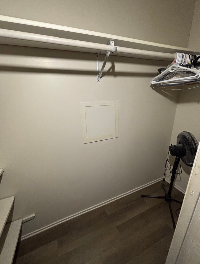 Building Photo - 928 Main St