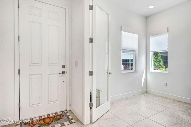 Building Photo - 2889 Avalonia Dr