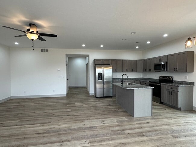 Building Photo - BRAND NEW 4 BED 3 BATH in WAYNESVILLE
