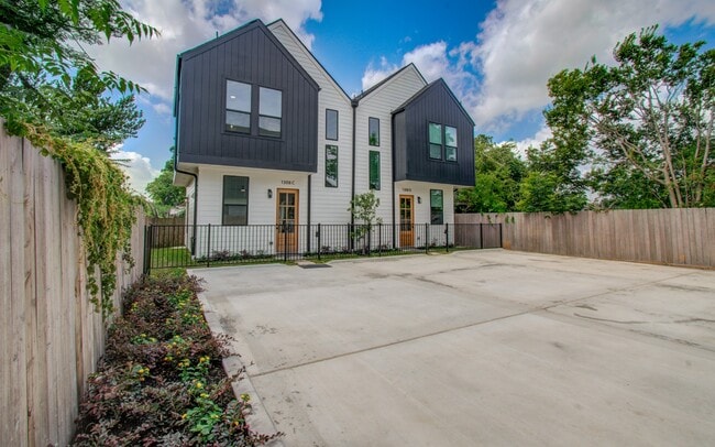 Building Photo - 1308 Tarley St