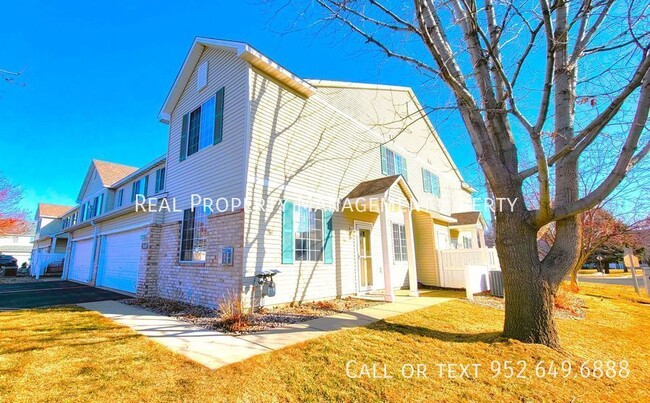 Primary Photo - 1949 Mockingbird Ave