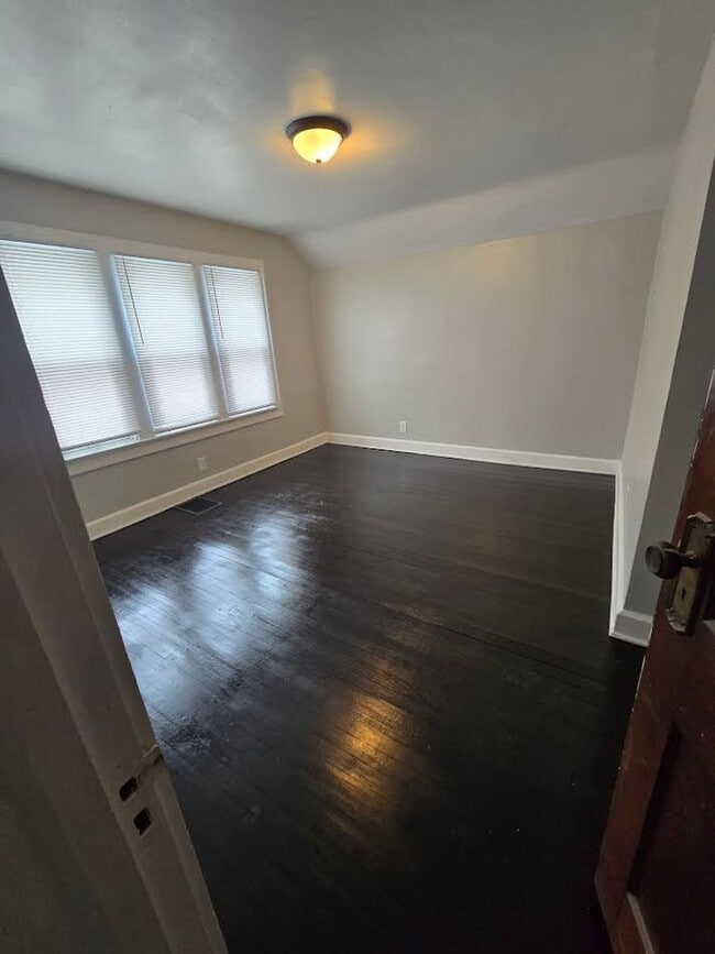 Building Photo - Three Bedroom Home located on Westside near 30th Street and MLK Drive