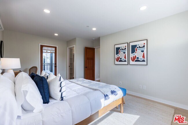 Building Photo - 509 Wynola St