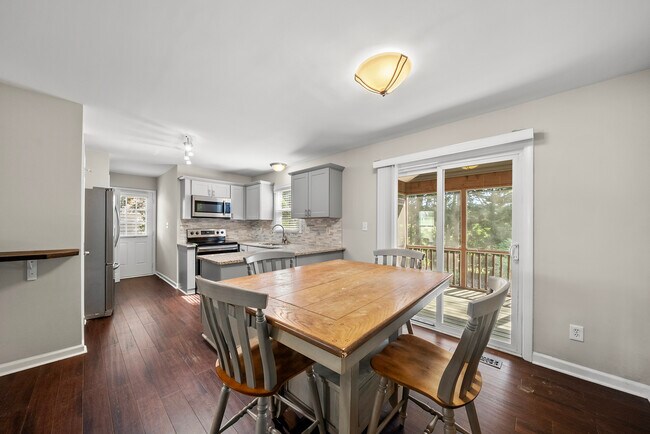 Building Photo - 8324 Bellingham Cir