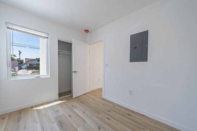 Building Photo - Stylish 2BR + 1 Bath | 1 Month Free Special!