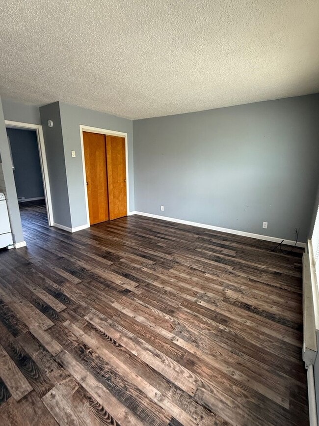 Building Photo - 1301 W 14th St