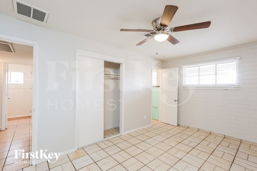 Building Photo - 3021 W Camelback Rd