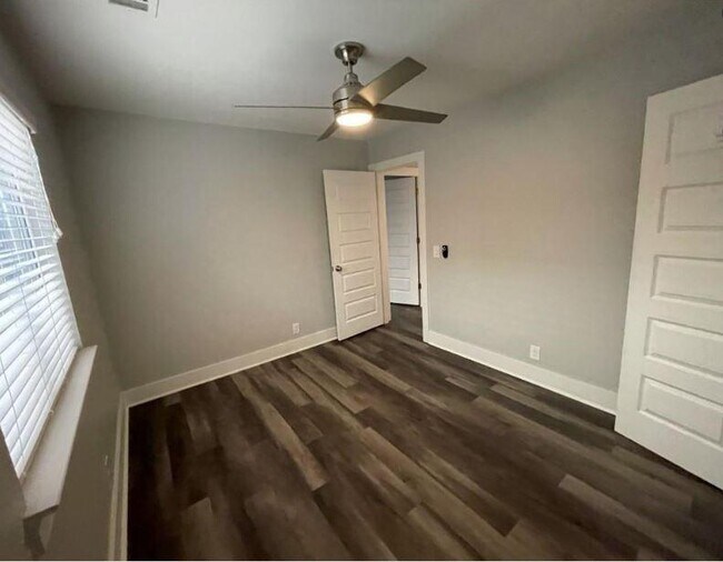 Building Photo - 5000 Edenbourgh Ln