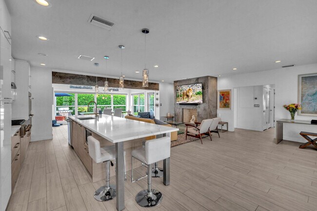 Building Photo - 2212 NE 32nd Ave