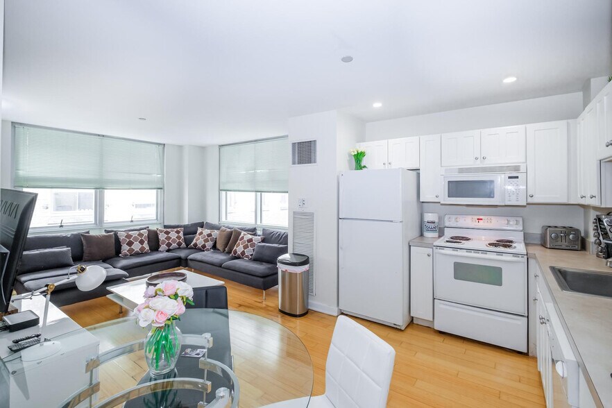 Building Photo - 60-62-62 Boylston St