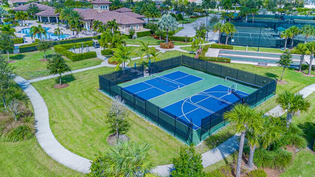 Building Photo - 559 SE Villandry Way