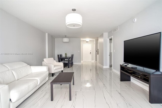 Building Photo - 3140 S Ocean Dr