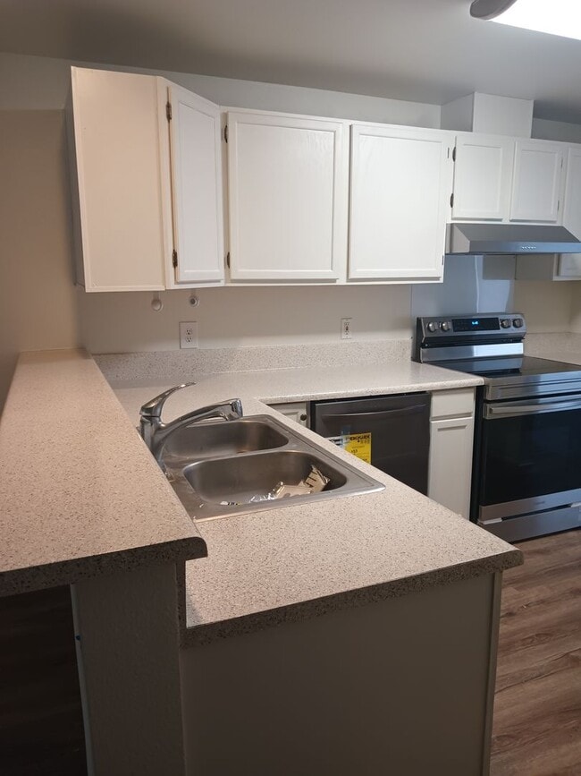 Building Photo - 3bed 2.5 bath Silverdale Rejuvinated Townhouse