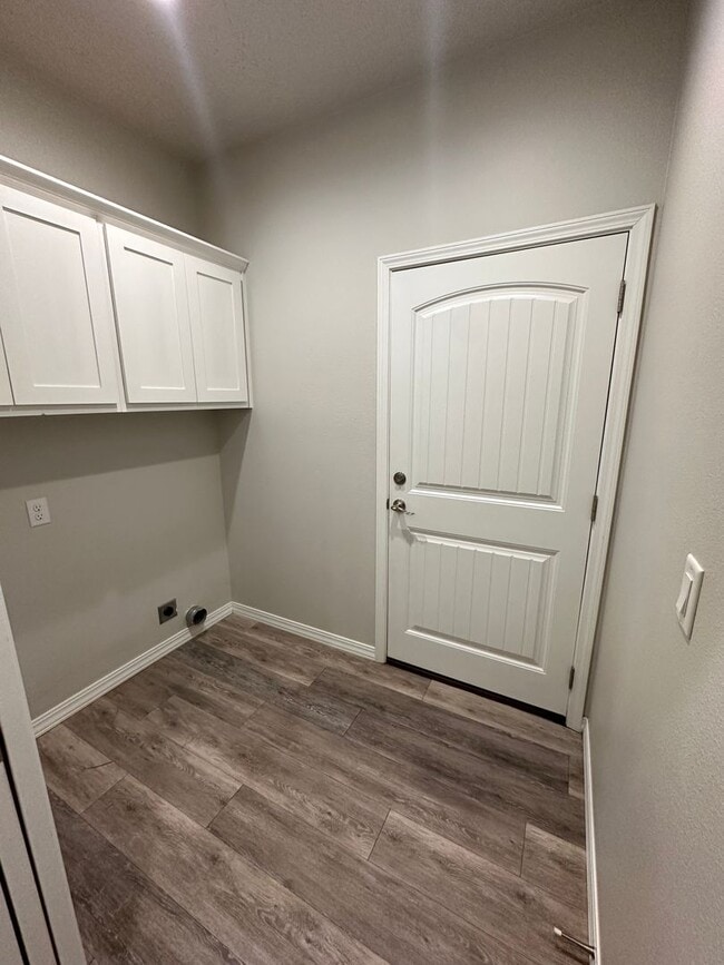 Building Photo - Stunning 3 Bed Home! Managed by Owner!