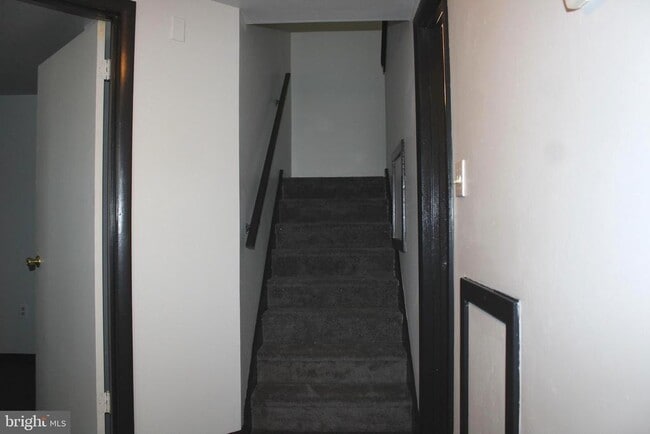 Building Photo - 745 Manor St