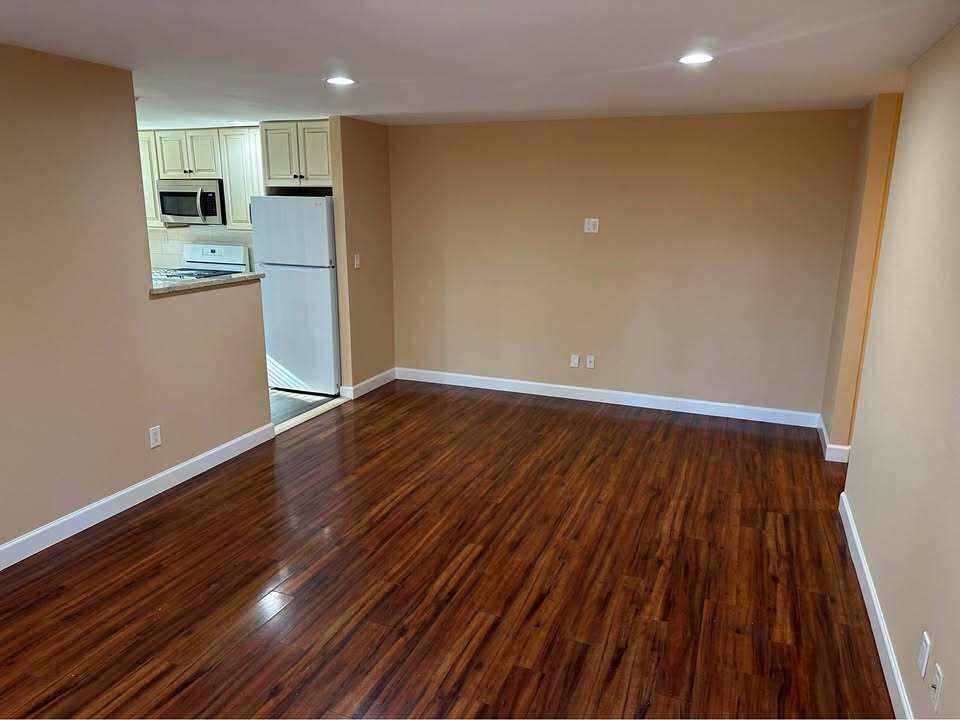 Building Photo - 12 Sagamore Hills Dr