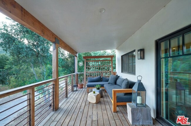 Building Photo - 2310 Laguna Cir Dr