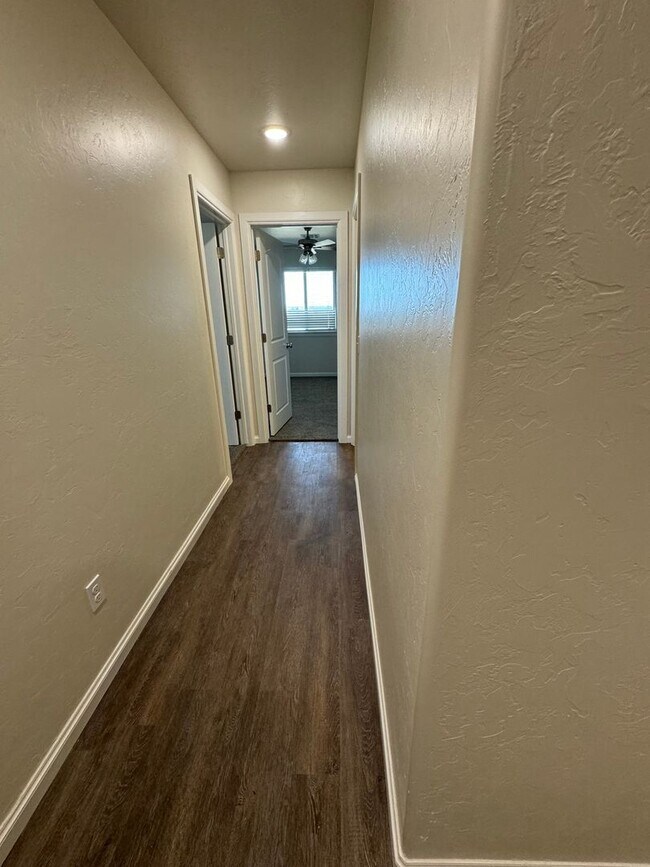 Building Photo - Duplex in Newcastle