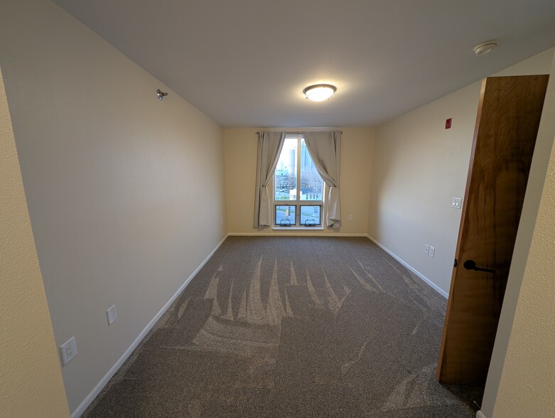 Building Photo - 2121 S Kinnickinnic Ave