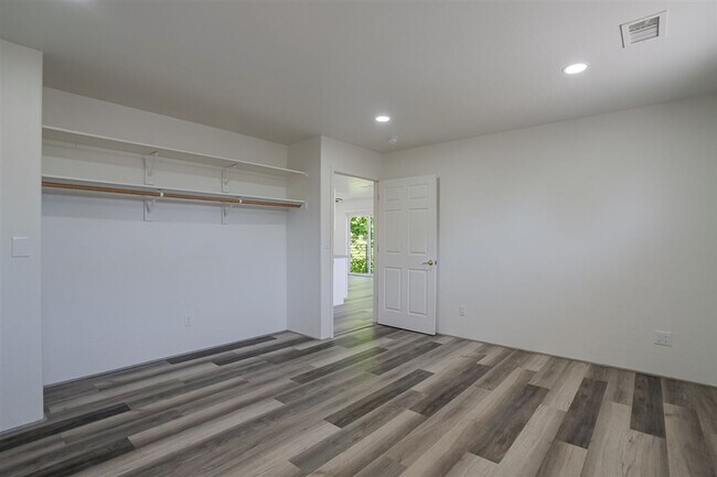 Building Photo - 3 bed 1 bath home in Prescott with utilities included