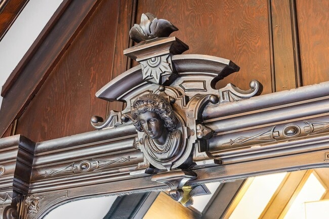 Building Photo - 2470 Broadway