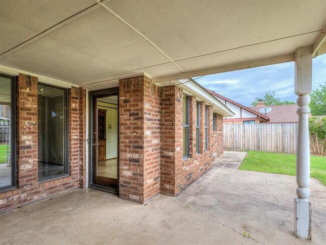 Building Photo - 12414 S Villa Ave