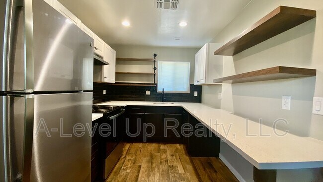 Building Photo - 2341 S 3rd Ave