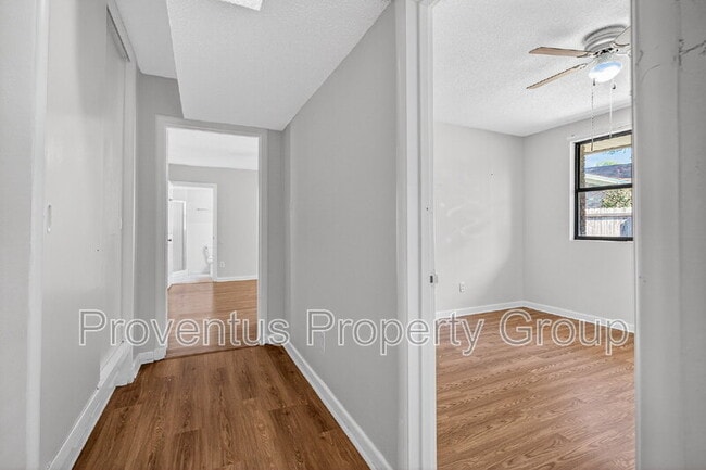 Building Photo - 8 Manor Dr