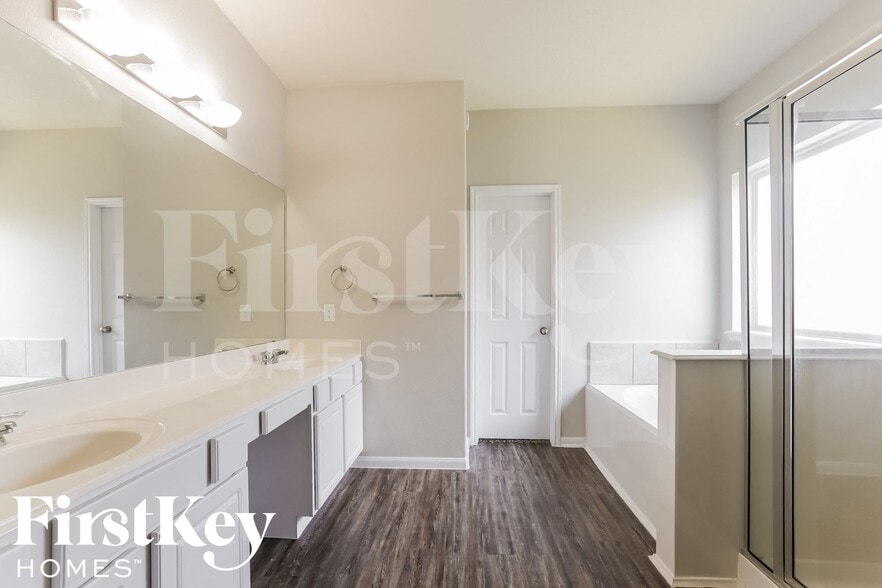 Building Photo - 9931 Knob Hollow Way