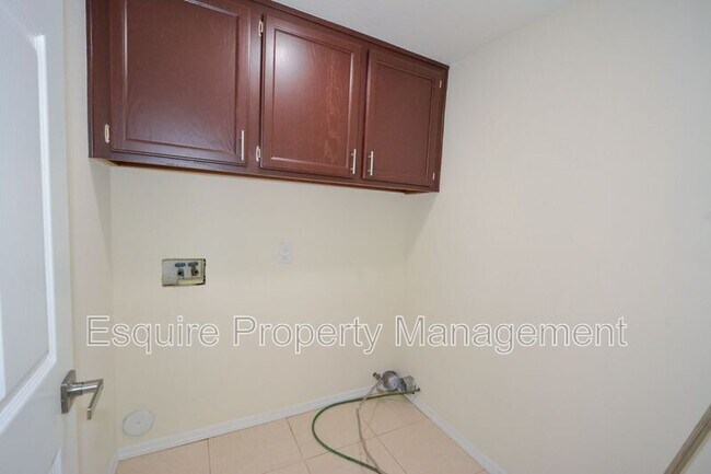 Building Photo - 1906 Kensington Ln