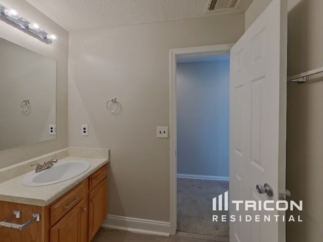 Building Photo - 6684 Overlook Ridge