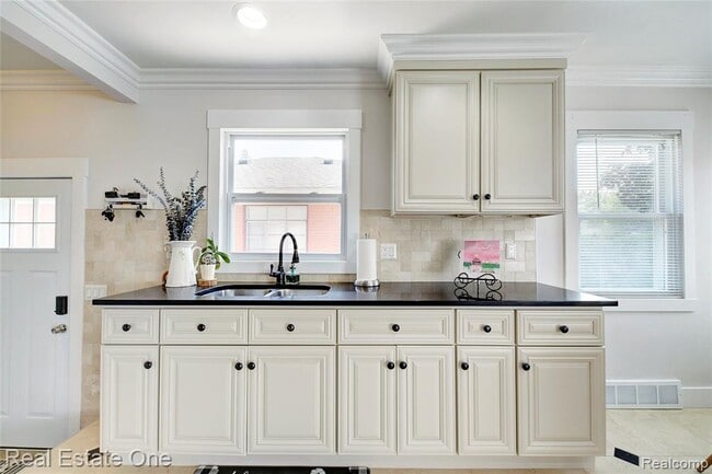 Building Photo - 8126 Dale St