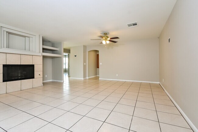 Building Photo - 3920 Wainscot Ct