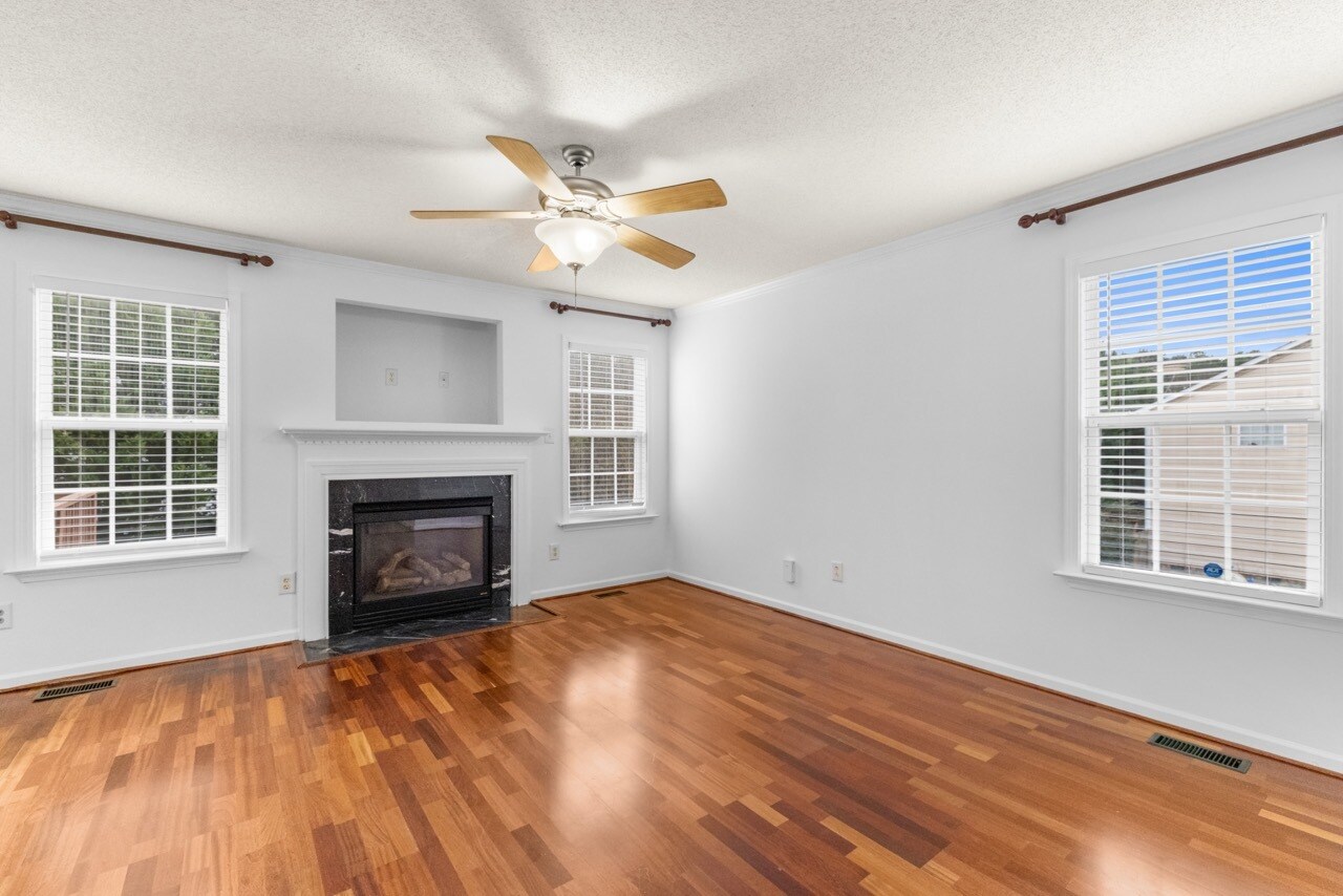 Building Photo - 129 Kellerhis Dr