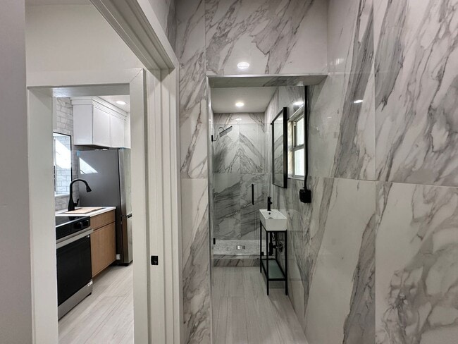 Building Photo - Cozy 1-Bedroom Cottage | All Utilities Included | Pet-Friendly