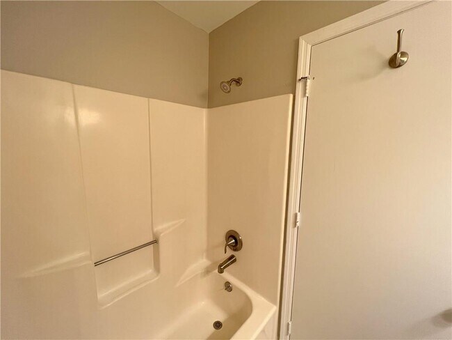 Building Photo - 111 S Island Square Dr