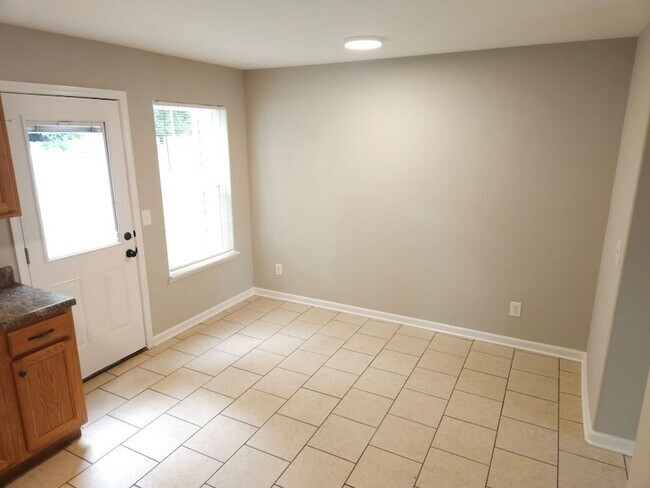 Building Photo - 705 Crestland Ave