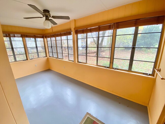 Building Photo - 4 Bedroom Home in Burlington VT Available NOW!