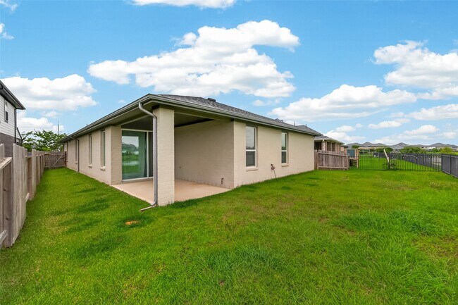 Building Photo - 28419 Hazel Trl