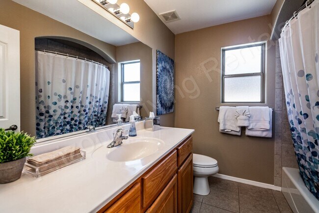 Building Photo - FURNISHED POOL HOME