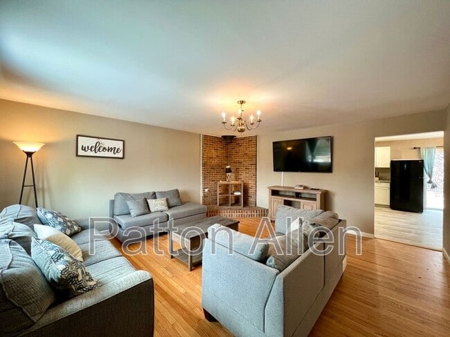 Building Photo - 63 Ben Lippen Rd