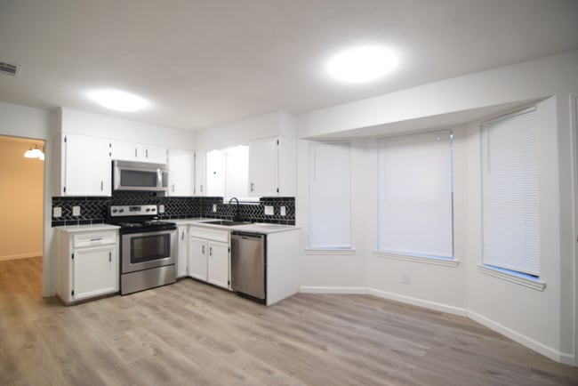 Building Photo - 820 Cedar Ridge Dr