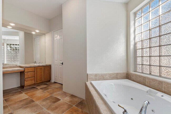 Building Photo - 79315 Mandarina