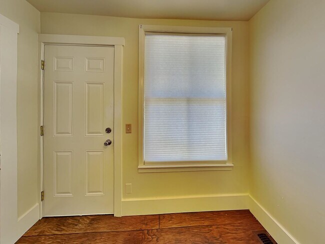 Building Photo - **Coming Soon** 5 Bedroom House Near Gonzaga