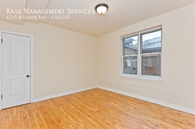 Building Photo - 4745 N Damen Ave