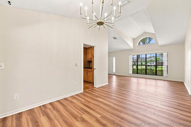 Building Photo - 10798 Cypress Bend Dr